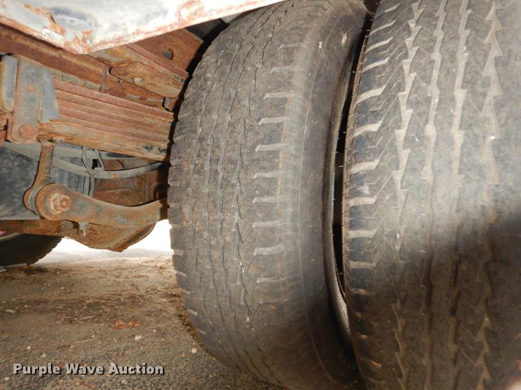 image for item DA1385 2003 Chevrolet Silverado 3500 utility bed pickup truck