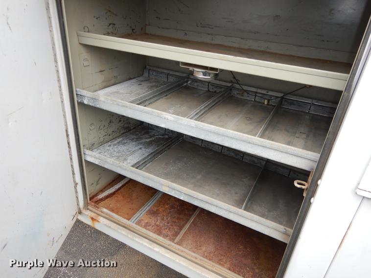 image for item DA1385 2003 Chevrolet Silverado 3500 utility bed pickup truck