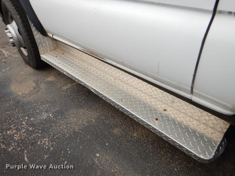 image for item DA1385 2003 Chevrolet Silverado 3500 utility bed pickup truck