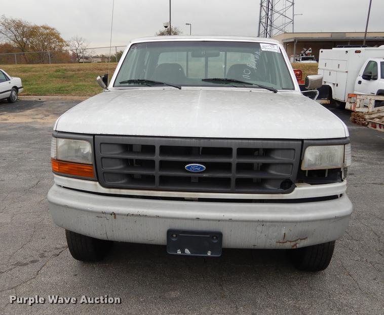 image for item DA1386 1995 Ford F350 Super Duty Crew Cab pickup truck