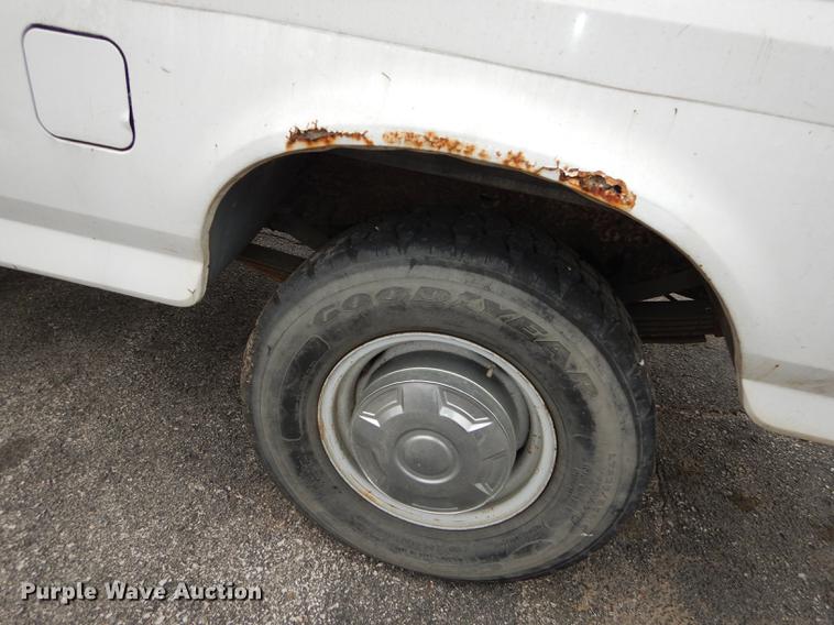 image for item DA1386 1995 Ford F350 Super Duty Crew Cab pickup truck