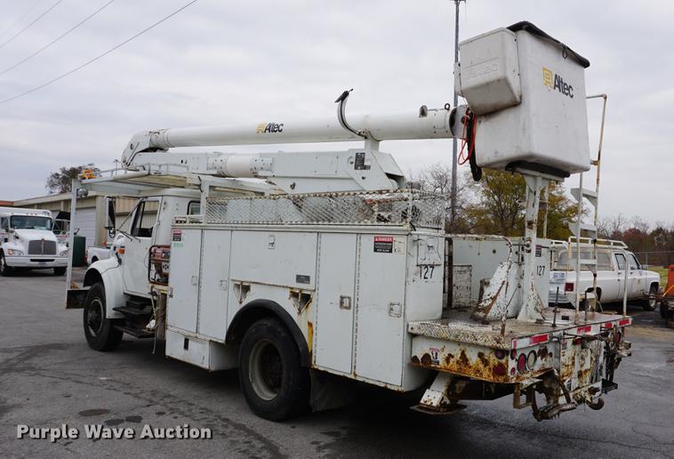 image for item DA1387 1994 International 4900 bucket truck