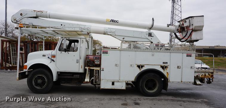 image for item DA1387 1994 International 4900 bucket truck