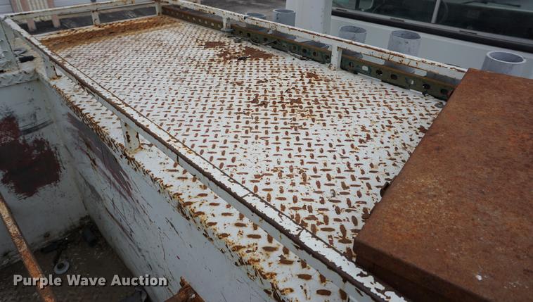 image for item DA1387 1994 International 4900 bucket truck