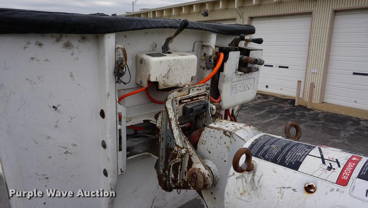 image for item DA1387 1994 International 4900 bucket truck