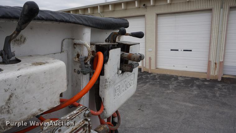 image for item DA1387 1994 International 4900 bucket truck