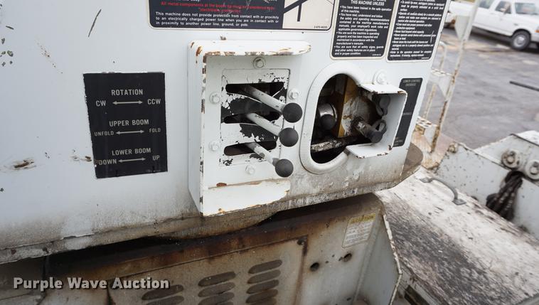 image for item DA1387 1994 International 4900 bucket truck