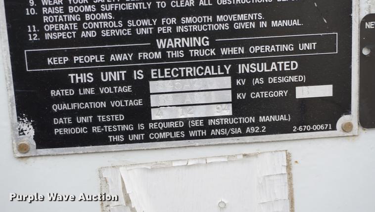 image for item DA1387 1994 International 4900 bucket truck