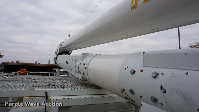 image for item DA1387 1994 International 4900 bucket truck