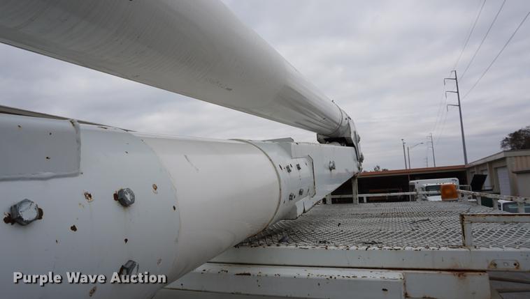 image for item DA1387 1994 International 4900 bucket truck