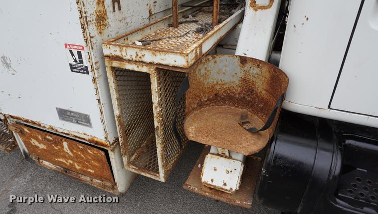 image for item DA1387 1994 International 4900 bucket truck