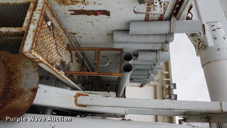 image for item DA1387 1994 International 4900 bucket truck