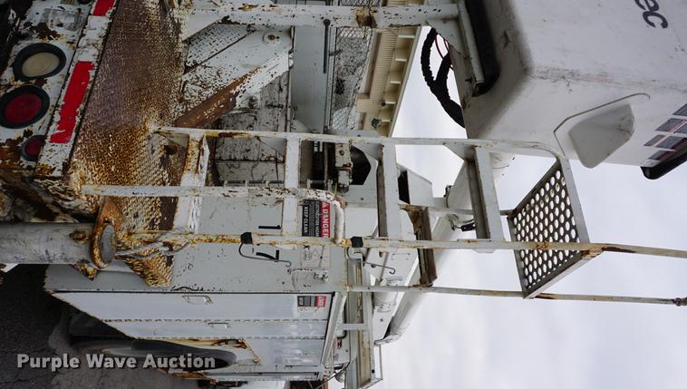 image for item DA1387 1994 International 4900 bucket truck