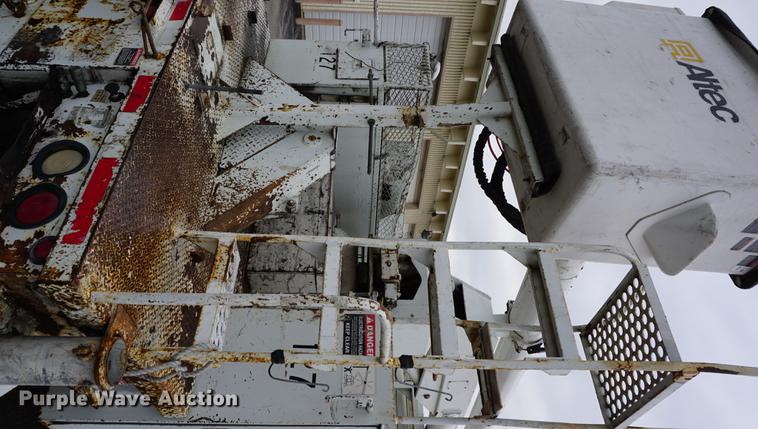 image for item DA1387 1994 International 4900 bucket truck