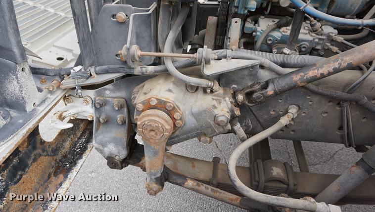 image for item DA1387 1994 International 4900 bucket truck