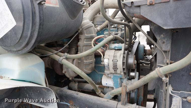 image for item DA1387 1994 International 4900 bucket truck