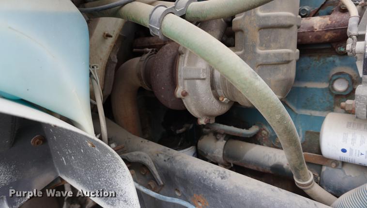 image for item DA1387 1994 International 4900 bucket truck