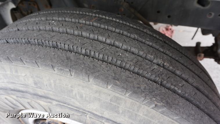 image for item DA1387 1994 International 4900 bucket truck