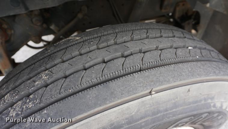 image for item DA1387 1994 International 4900 bucket truck