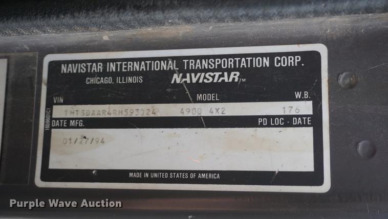 image for item DA1387 1994 International 4900 bucket truck