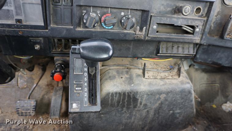 image for item DA1387 1994 International 4900 bucket truck