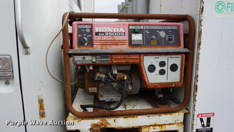 image for item DA1387 1994 International 4900 bucket truck