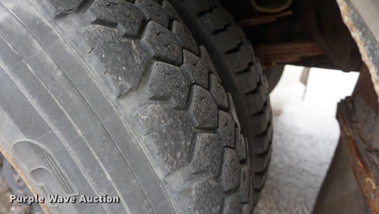 image for item DA1387 1994 International 4900 bucket truck