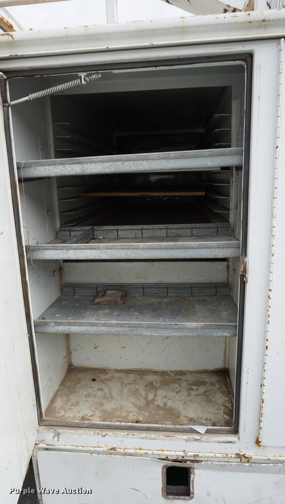 image for item DA1387 1994 International 4900 bucket truck