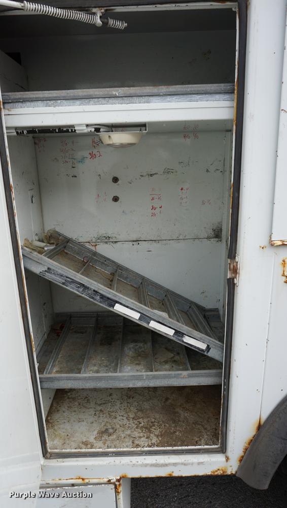 image for item DA1387 1994 International 4900 bucket truck