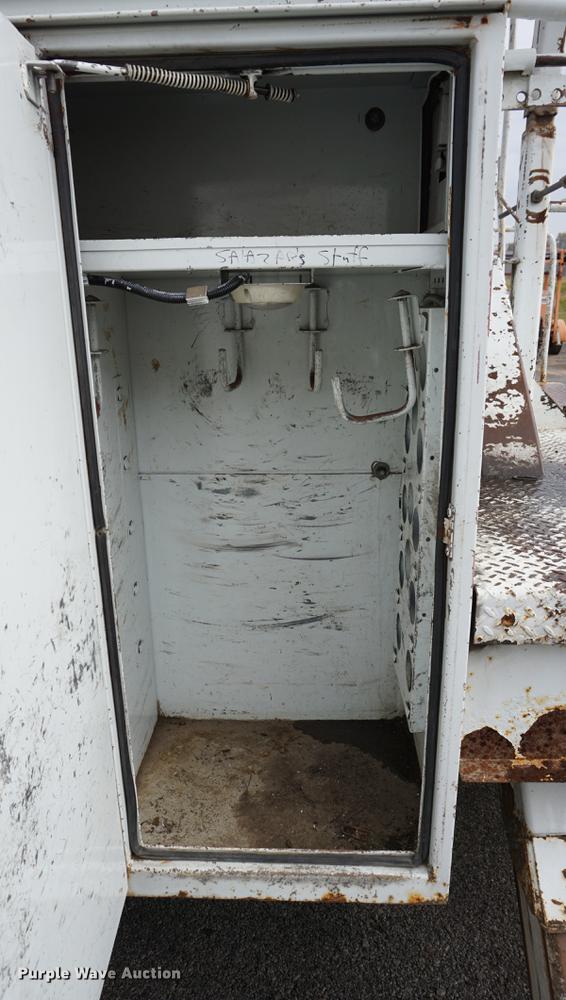 image for item DA1387 1994 International 4900 bucket truck