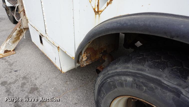 image for item DA1387 1994 International 4900 bucket truck