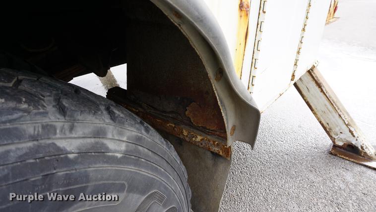 image for item DA1387 1994 International 4900 bucket truck