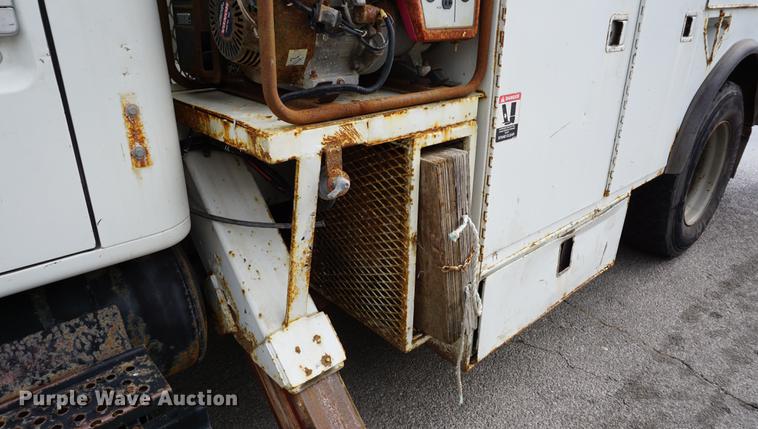 image for item DA1387 1994 International 4900 bucket truck