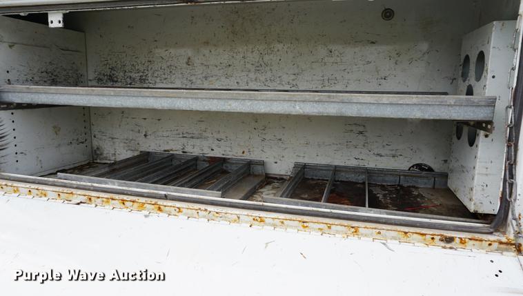 image for item DA1387 1994 International 4900 bucket truck