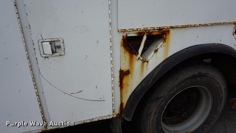 image for item DA1387 1994 International 4900 bucket truck