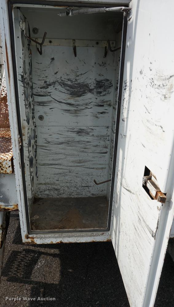 image for item DA1387 1994 International 4900 bucket truck