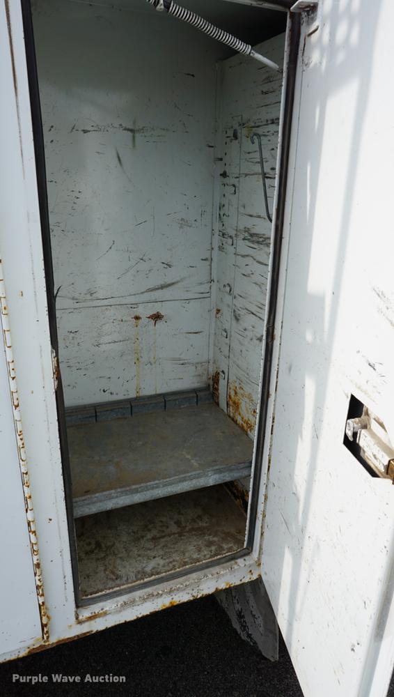 image for item DA1387 1994 International 4900 bucket truck