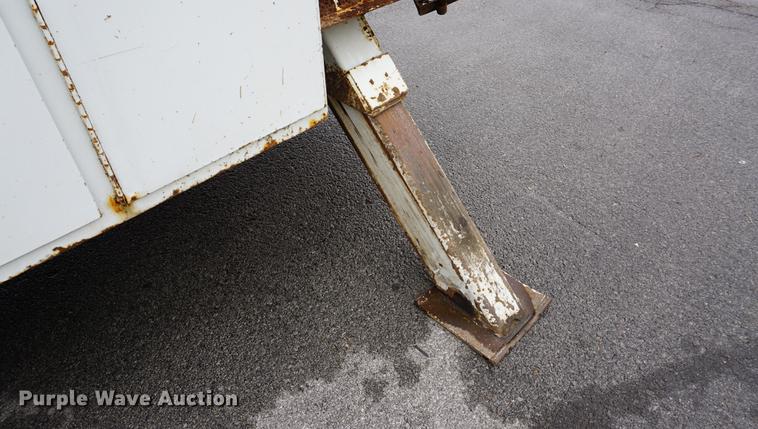 image for item DA1387 1994 International 4900 bucket truck