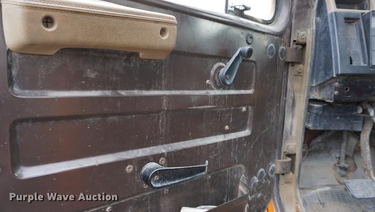 image for item DA1415 1990 International 4900 dump truck