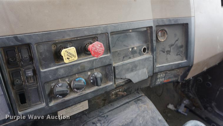 image for item DA1415 1990 International 4900 dump truck