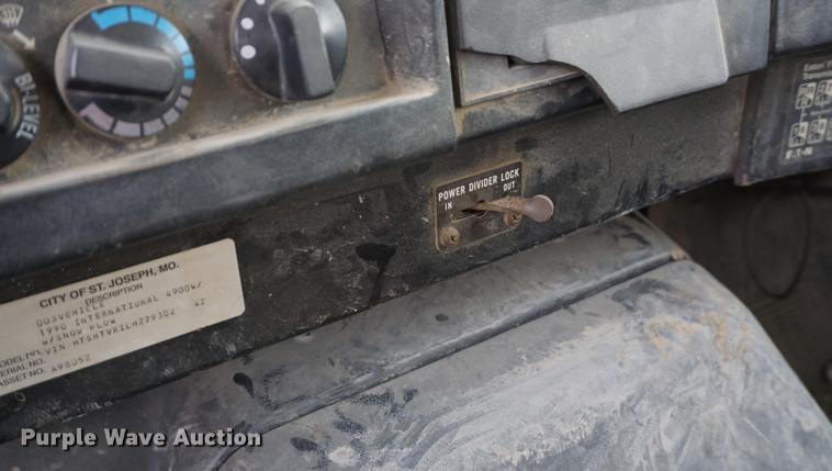 image for item DA1415 1990 International 4900 dump truck