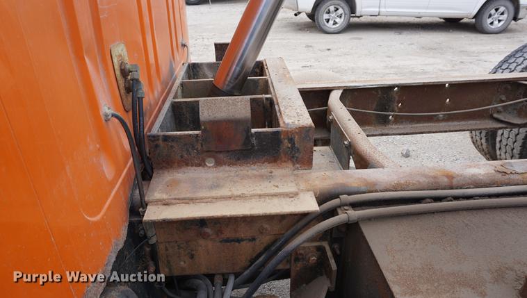 image for item DA1415 1990 International 4900 dump truck