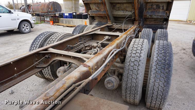 image for item DA1415 1990 International 4900 dump truck