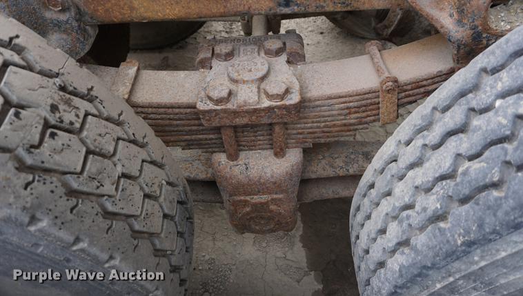 image for item DA1415 1990 International 4900 dump truck