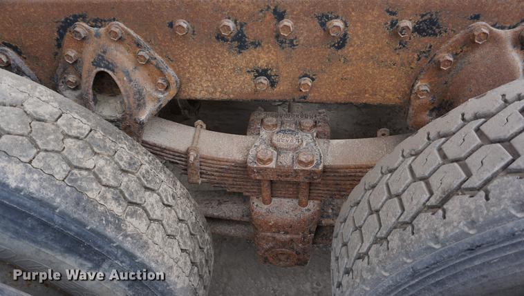 image for item DA1415 1990 International 4900 dump truck