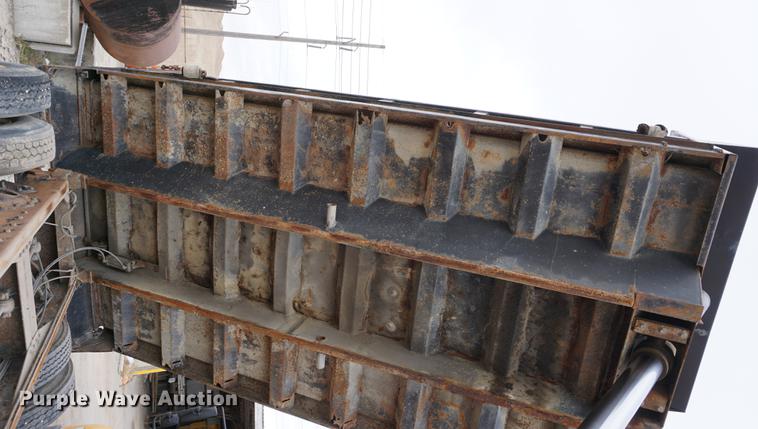 image for item DA1415 1990 International 4900 dump truck