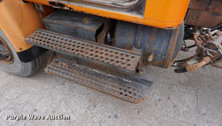 image for item DA1415 1990 International 4900 dump truck