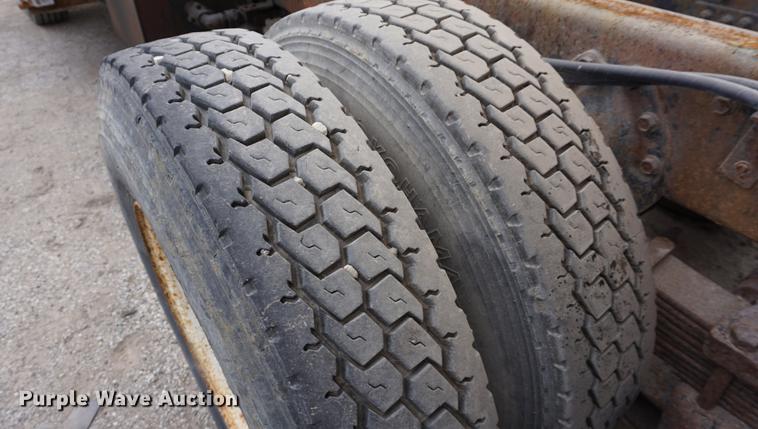 image for item DA1415 1990 International 4900 dump truck