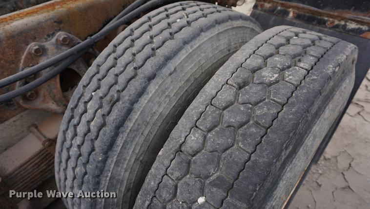 image for item DA1415 1990 International 4900 dump truck