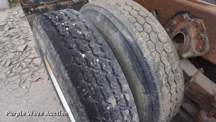 image for item DA1415 1990 International 4900 dump truck